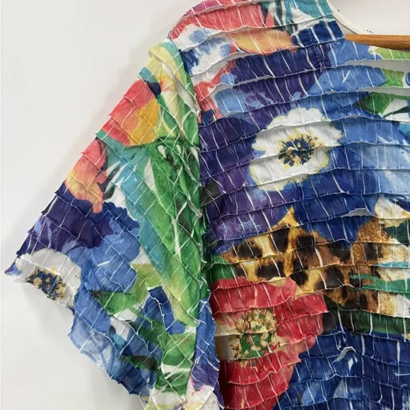 Alfred Dunner Women’s Plus 1X Tropical Floral & Leopard print Short Sleeve Top - Picture 3 of 7